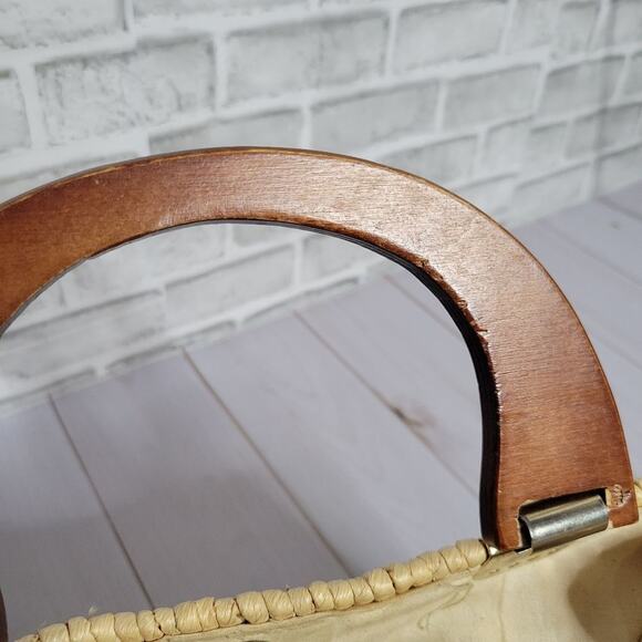 Vintage Italian Woven Straw Bag with Wooden Handles - Picture 8 of 10